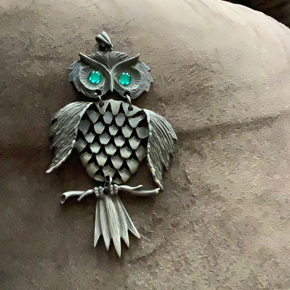 Vintage Pewter Owl Pendant. (Does not include chain)